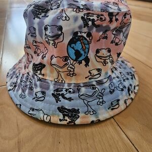 Colorful Frog Print Bucket Hat